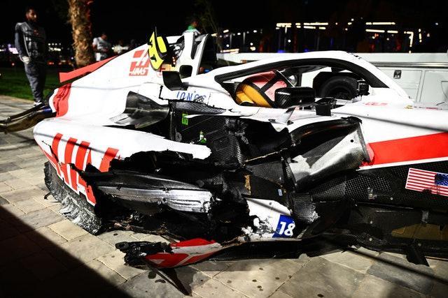 F1车队在比赛中受伤退赛，库里主帅表示担忧